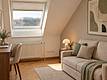 Gästezimmer oder Arbeitszimmer mit KI möbliert