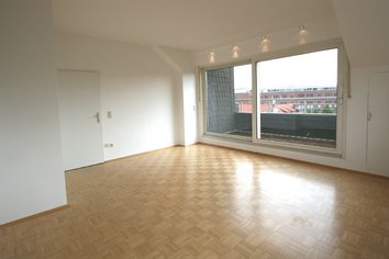 DG-Wohnung mit Terrasse!