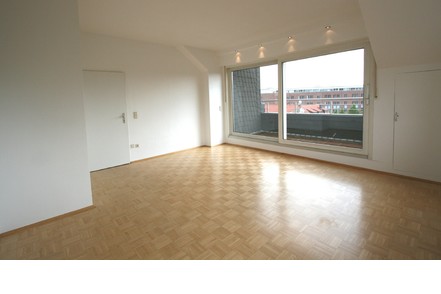 DG-Wohnung mit Terrasse!