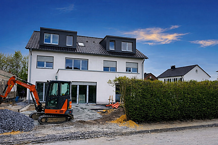 Hausansicht vom Garten 2026