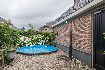 Schwimmbecken