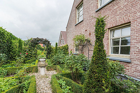 Seitenansicht Haus Garten