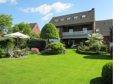 Einfamilienhaus mit gepflegter Grünanlage!