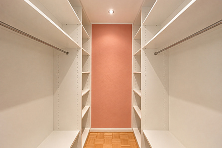Begehbarer Kleiderschrank