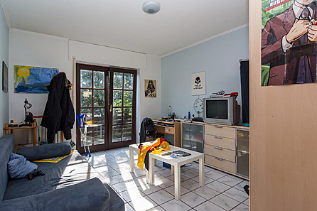 Kinderzimmer m Balkon