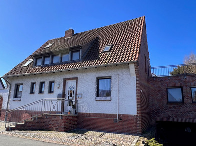 Familienfreundliches Zweifamilienhaus mit Einliegerwohnung