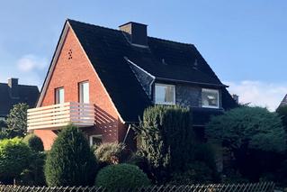 Gepflegtes Einfamilienhaus mit traumhaftem Garten