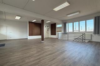 330 m² Helle Büro- Studioflächen bis zu 3,98 m Deckenhöhe und Parkplätzen inkl. Keller