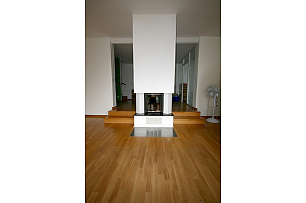 Wohnzimmer mit Kamin