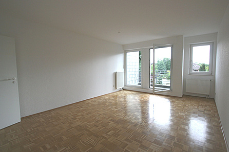 Wohnzimmer mit Südbalkon