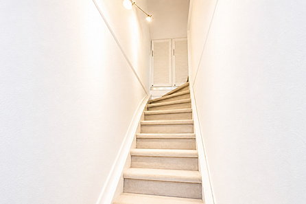 Treppe zum Spitzboden 26