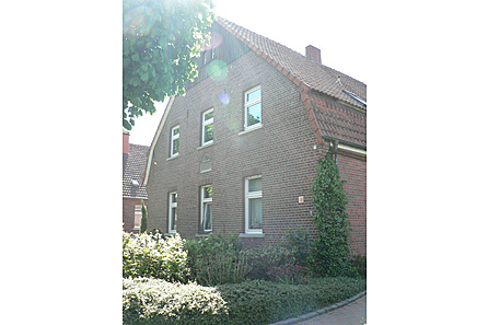 Vorderansicht des Altbaus