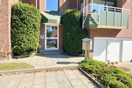 Wohnen im Geistviertel. Geschützter Balkon, neue Fenster, Stellplatz.