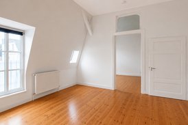 ZEITMIETVERTRAG - Dachgeschosswohnung im beliebten Kreuzviertel
