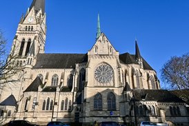 Zwei zusammenhängende Mehrfamilienhäuser in der gefragten Lage des Kreuzviertels