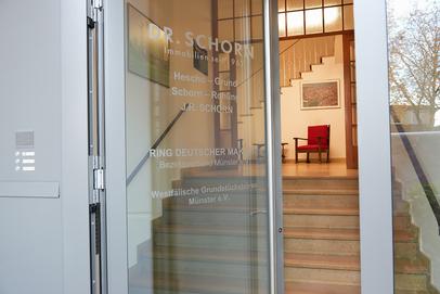 Die Räumlichkeiten des Maklerbüros Dr. Schorn